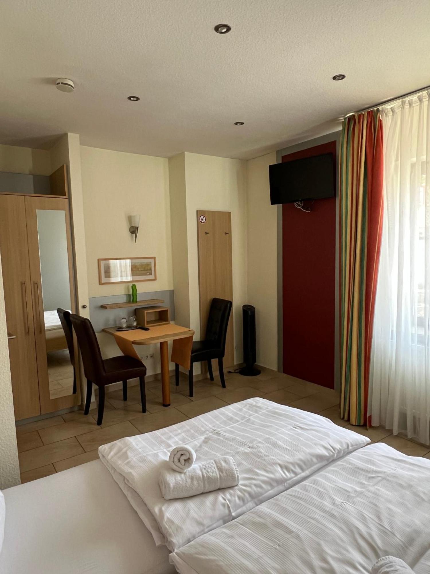 Hotel Pfaelzer Hof Enkenbach-Alsenborn Εξωτερικό φωτογραφία